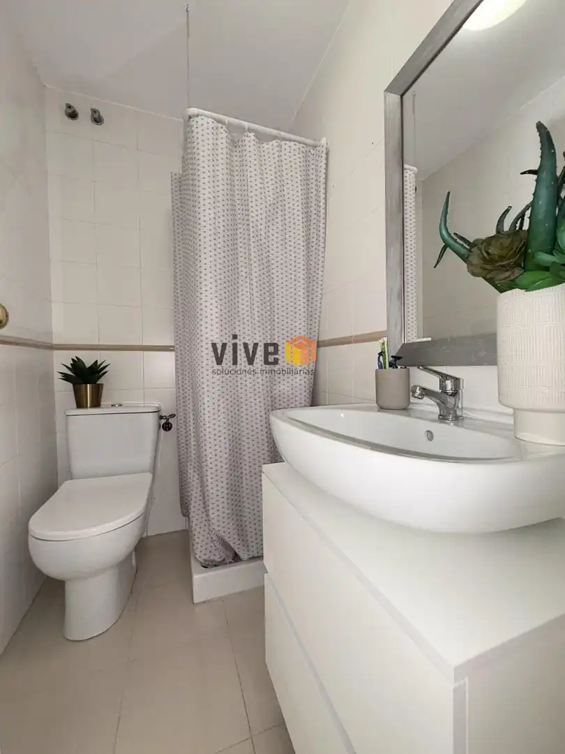 Baño de Piso en venta en Mairena del Aljarafe con Aire acondicionado