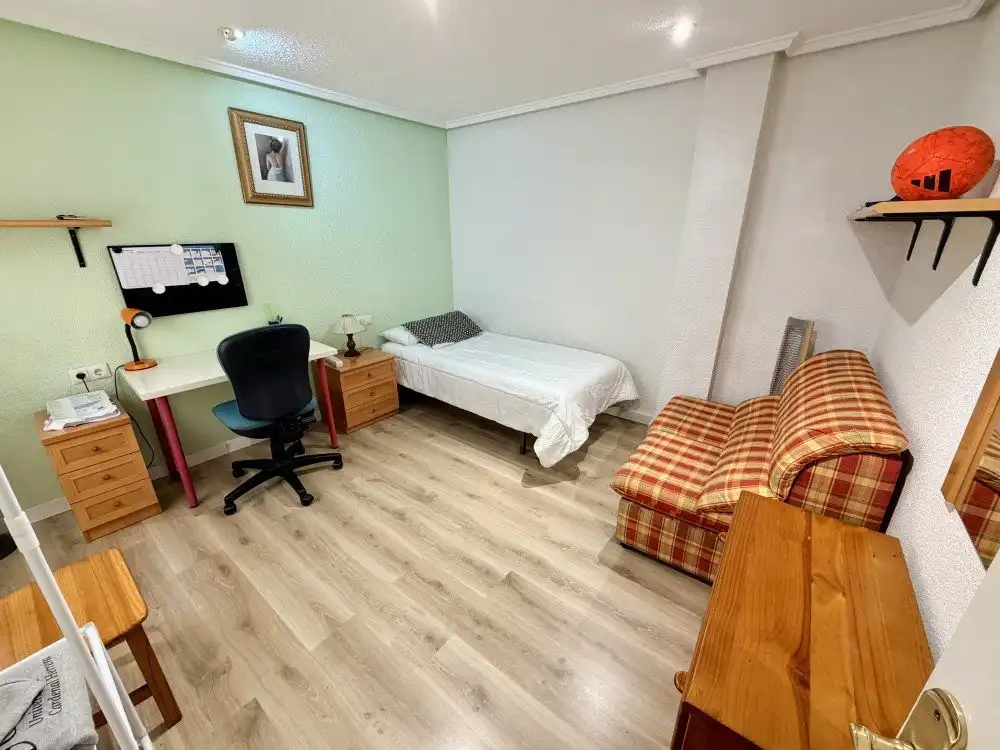 Dormitori de Apartament en venda en Elche / Elx amb Traster i Moblat