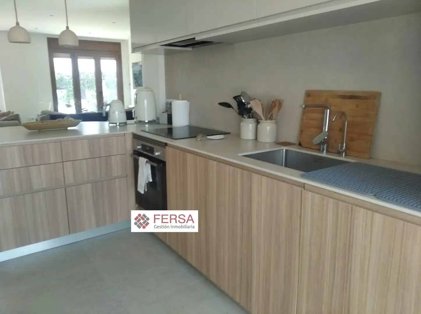Cocina de Casa adosada de alquiler en El Puerto de Santa María con Aire acondicionado, Calefacción y Jardín privado