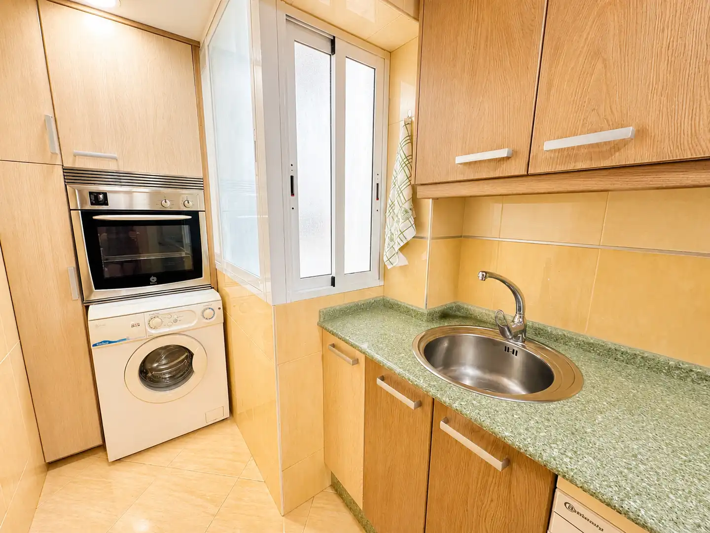 Kitchen of Flat for sale in Valencia  with Air Conditioner, Furnished and Oven