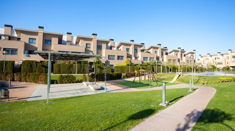 Foto 5 de Casa adosada en venta en Calle Ibon de la Solana, 12, Miralbueno, Zaragoza Capital
