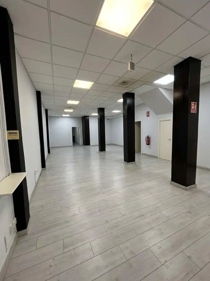 Local comercial en alquiler en Avenida de Suecia