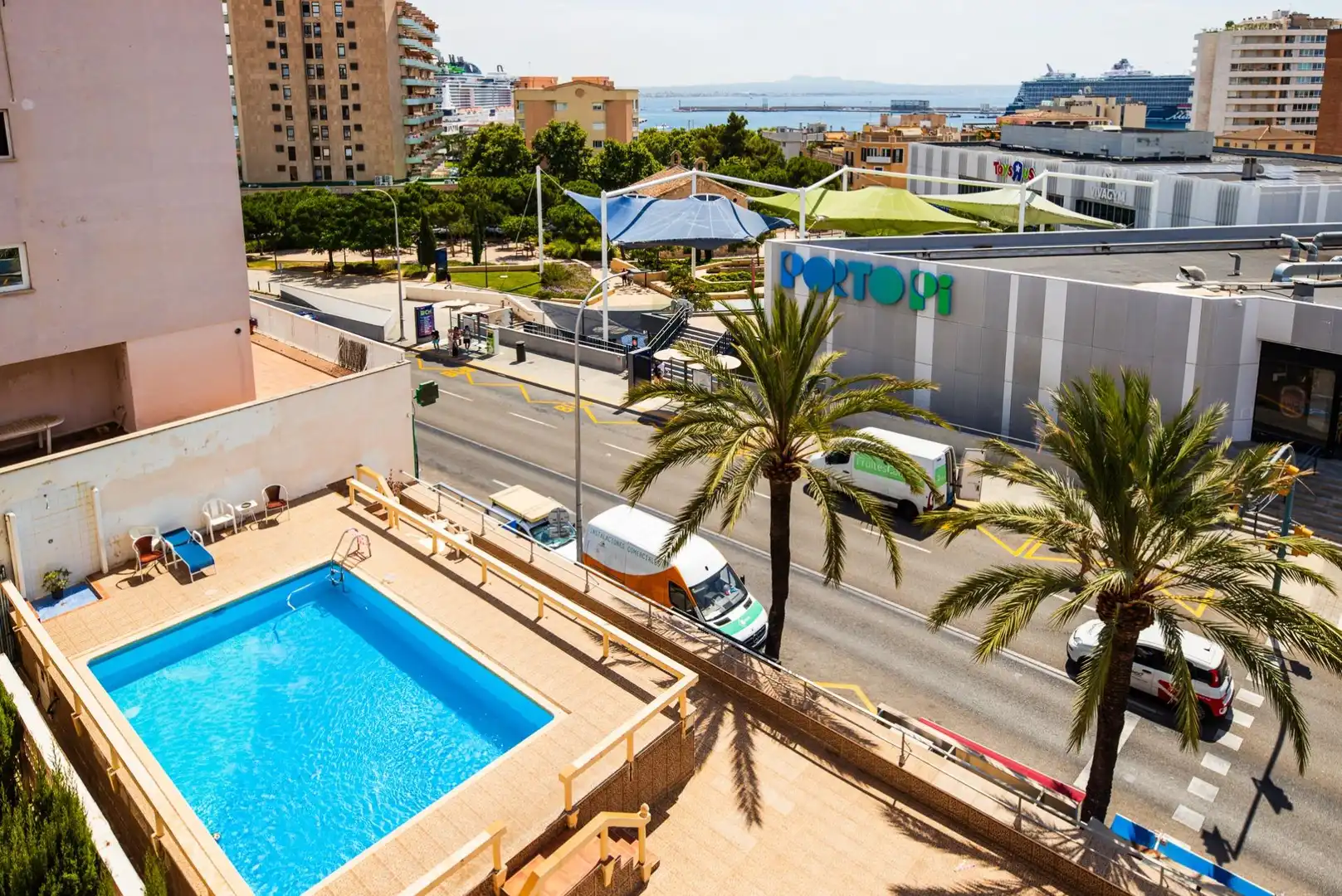 Swimming pool of Study for sale in  Palma de Mallorca  with Air Conditioner, Heating and Community pool