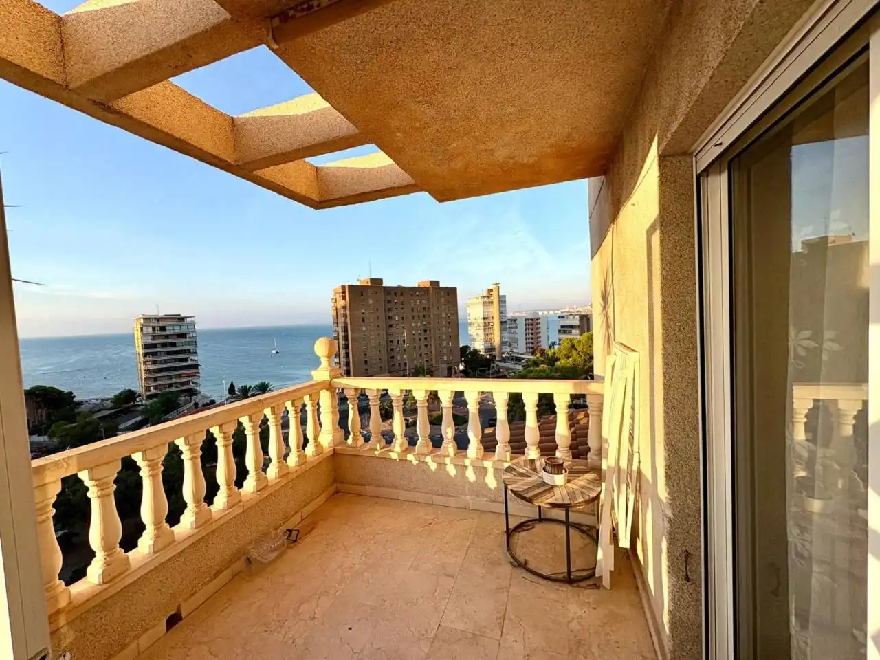 Piso con terraza en venta en Avenida Condomina