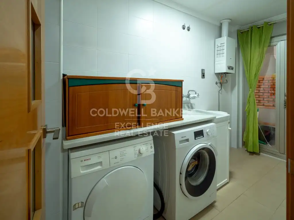 Houses for sale in Oliva  with Air Conditioner, Terrace and Swimming Pool