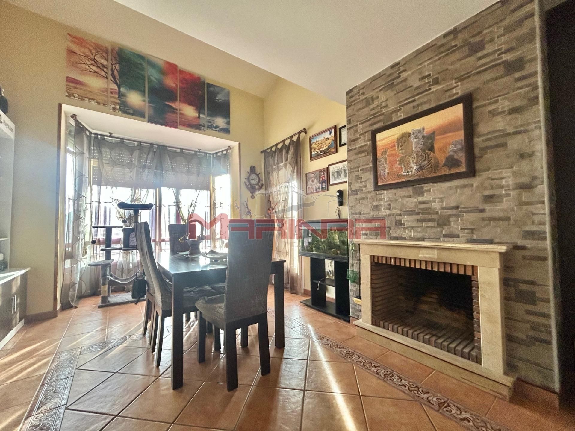 Menjador de Casa adosada en venda en Seseña amb Calefacció, Jardí privat i Traster