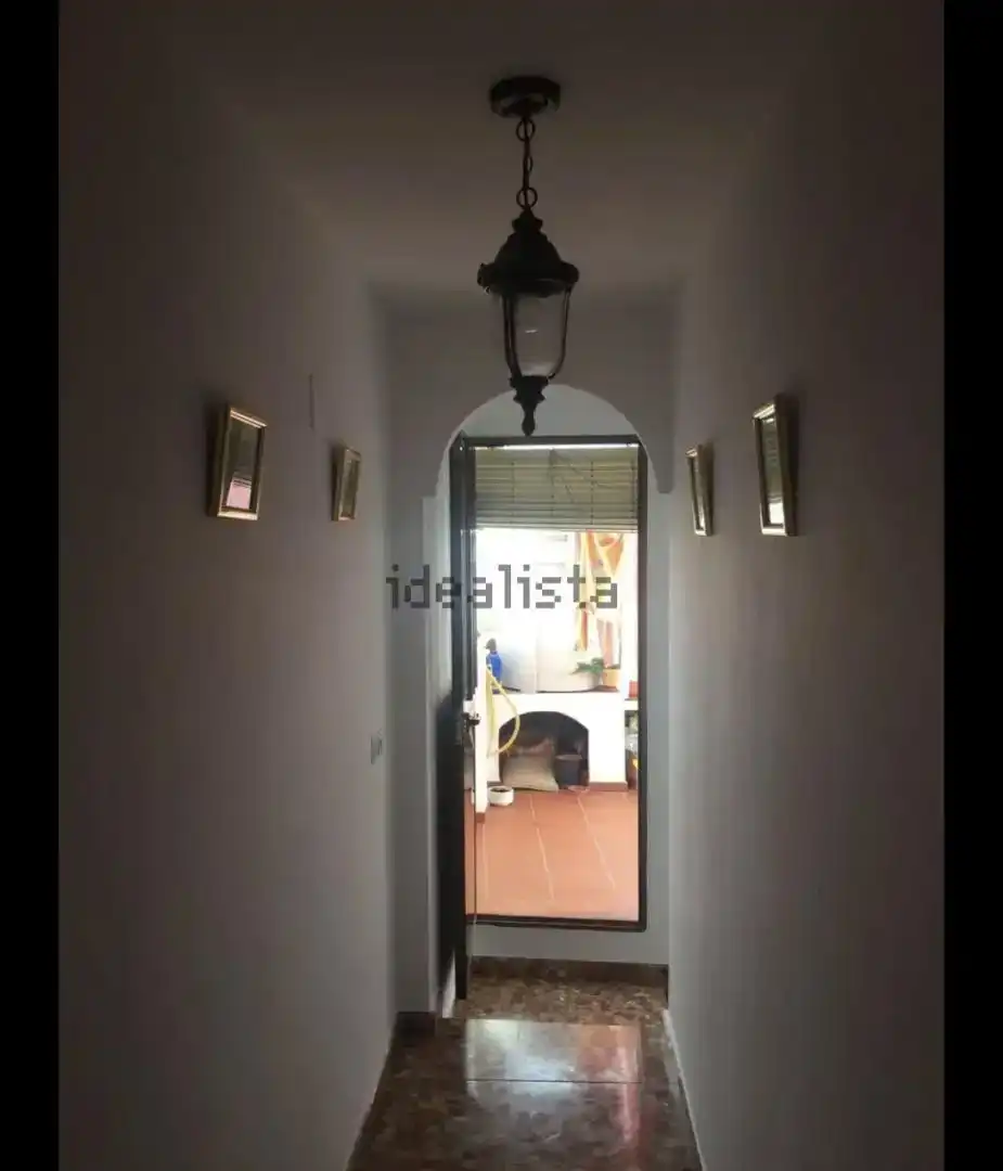 Einfamilien-Reihenhaus zum Verkauf in Estepona mit Klimaanlage und Balkon