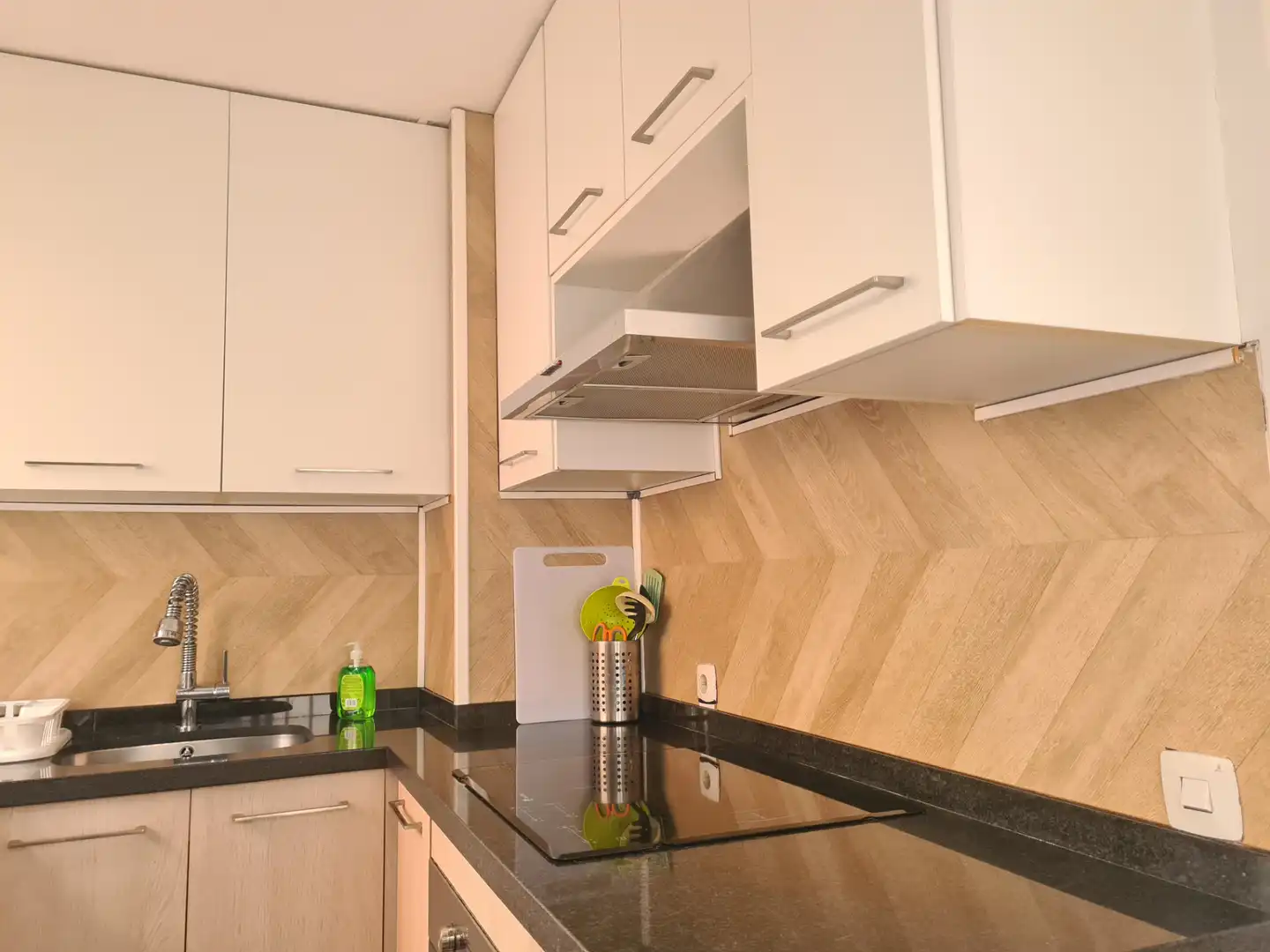 Kitchen of Flat for sale in Sevilla  with Air Conditioner, Storage room and Balcony