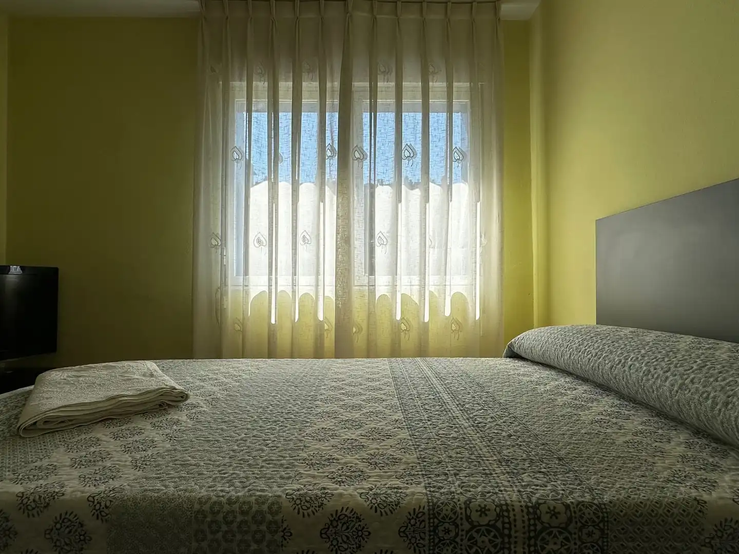 Habitación de Piso en venta en Gijón  con Calefacción, Terraza y Piscina