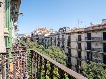 Appartamento con balcone in vendita a Carrer BALMES