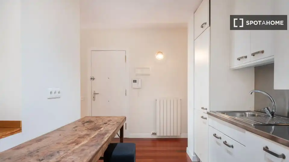 Habitació a Sant Pere, Sta. Caterina i la Ribera
