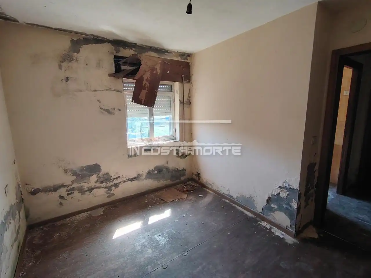 Houses for sale in Cee  with Private garden