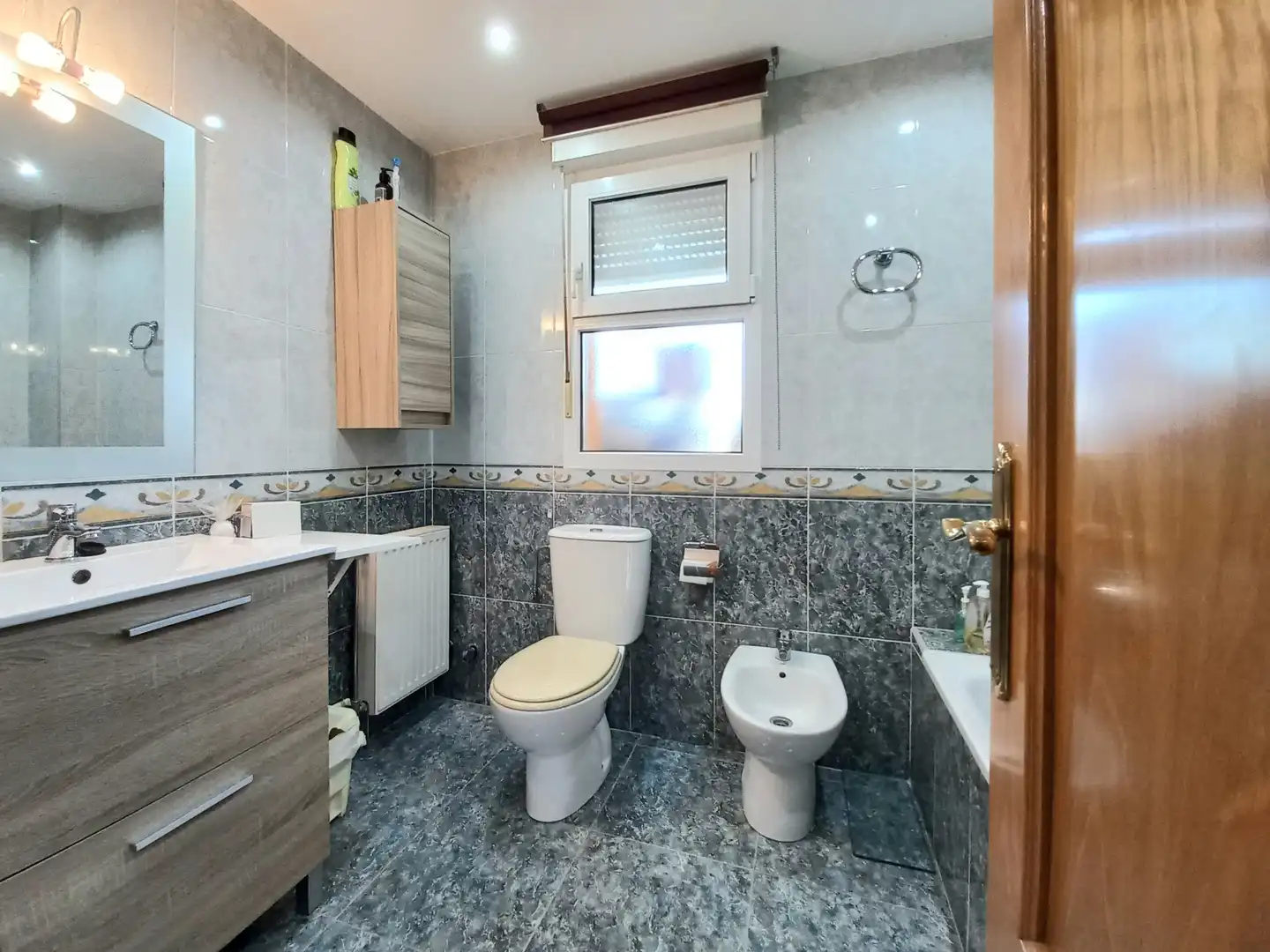 Baño de Casa adosada en venta en Cayuela con Calefacción, Jardín privado y Terraza