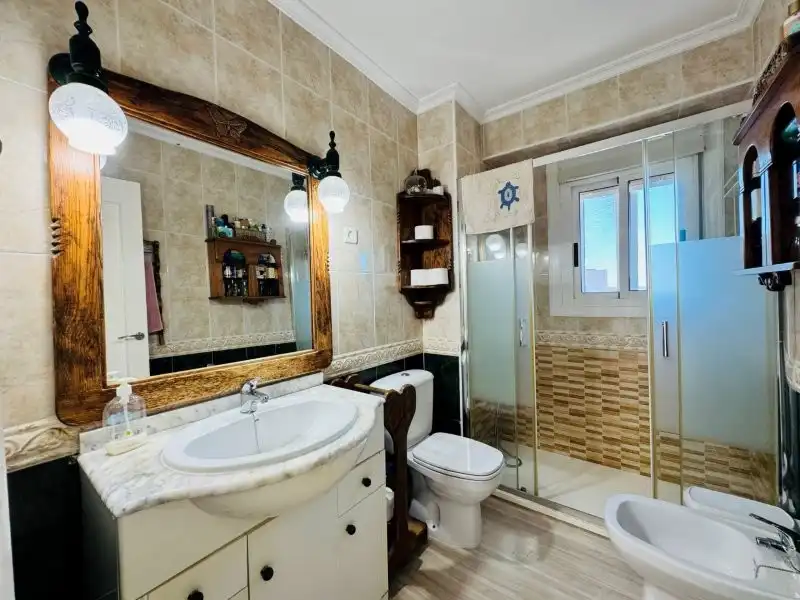 Baño de Apartamento en venta en Guardamar del Segura con Aire acondicionado, Calefacción y Terraza