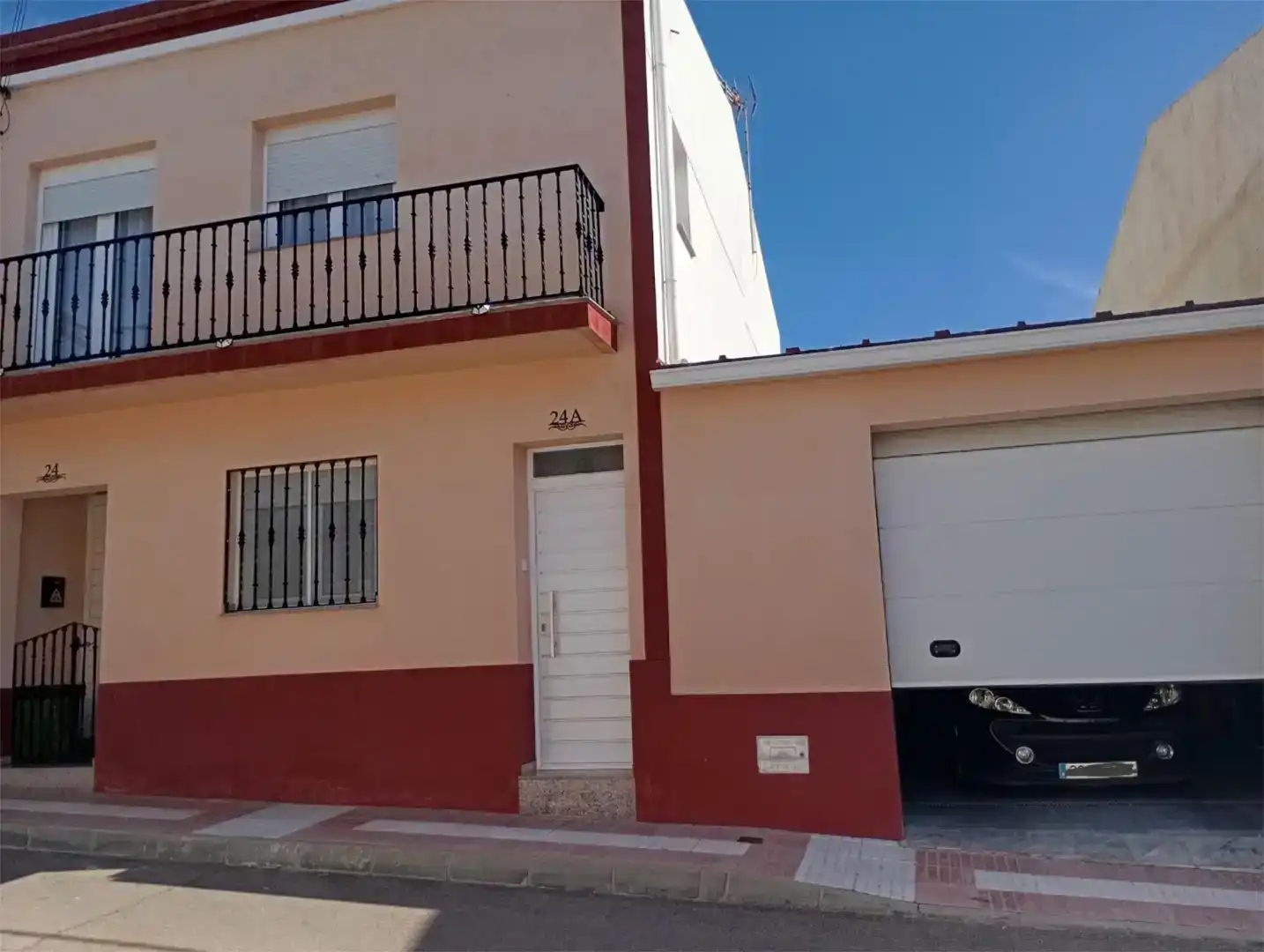 Vista exterior de Casa adosada en venda en Medellín amb Aire condicionat, Jardí privat i Traster