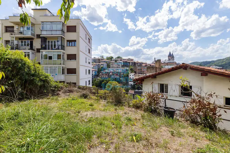 Pis en venda en Donostia - San Sebastián  amb Calefacció, Jardí privat i Terrassa