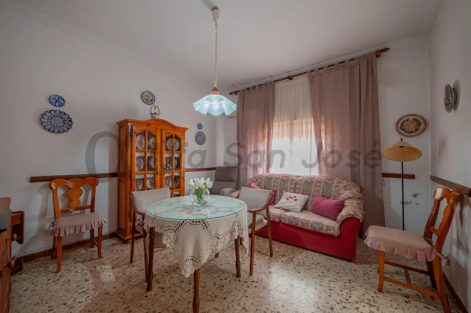 Sala d'estar de Casa adosada en venda en La Rinconada