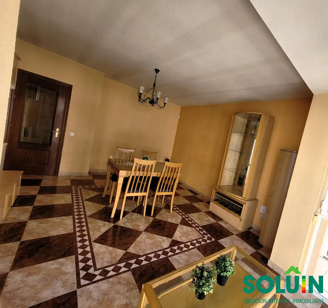 Comedor de Piso en venta en Fuenlabrada con Calefacción, Trastero y Horno