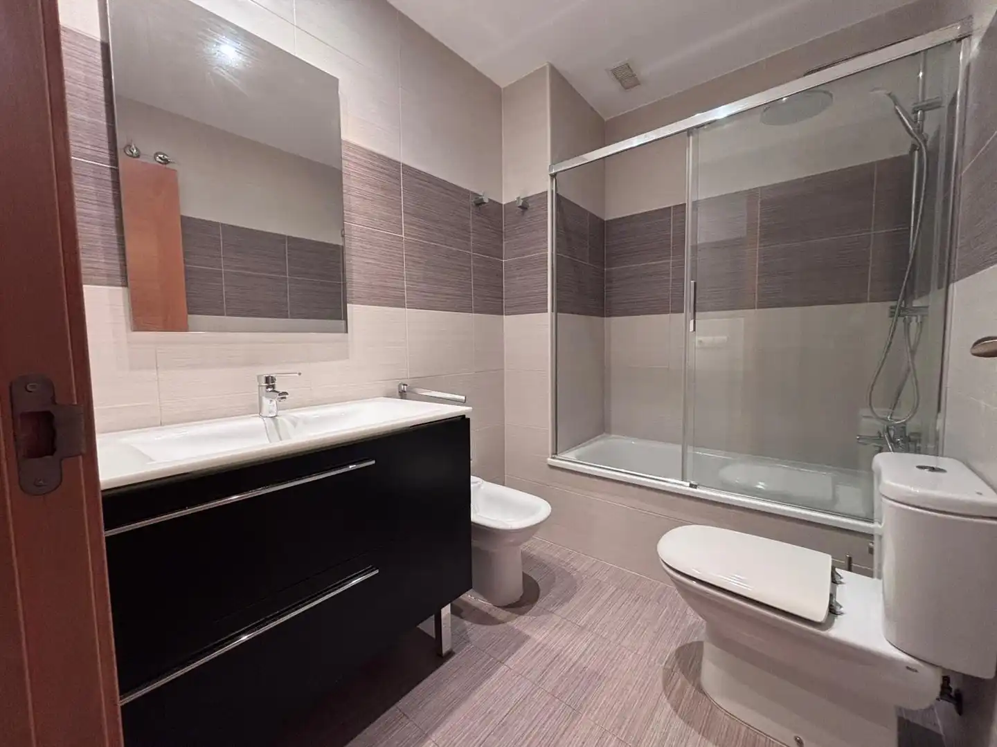 Bathroom of Flat for rent in Burjassot  with Air Conditioner and Furnished