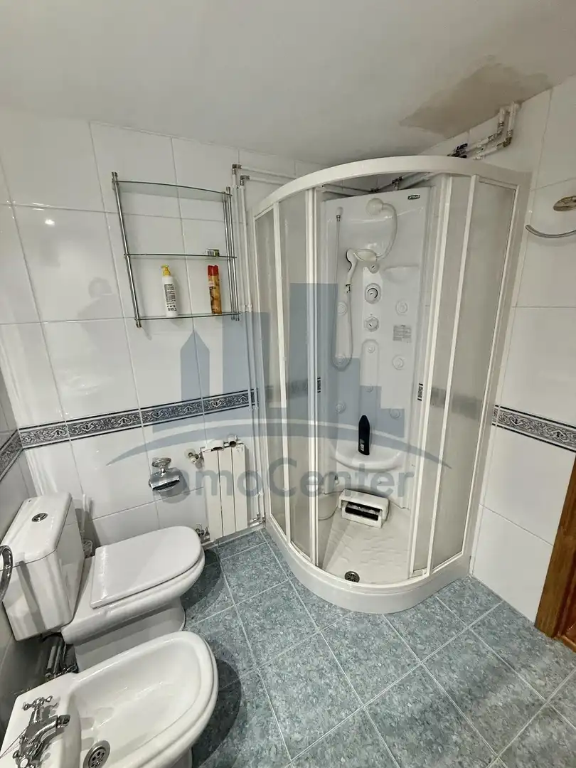 Badezimmer von Wohnung zur Miete in Badajoz mit Heizung, Parkett und Terrasse