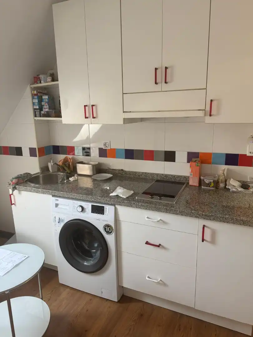 Cocina de Estudio de alquiler en Oviedo  con Calefacción, Parquet y Amueblado