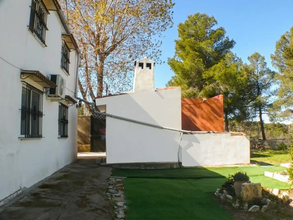 Vista exterior de Casa o xalet en venda en Mogente / Moixent amb Aire condicionat, Calefacció i Jardí privat