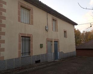 Vista exterior de Casa o xalet en venda en Izagre amb Calefacció, Parquet i Traster