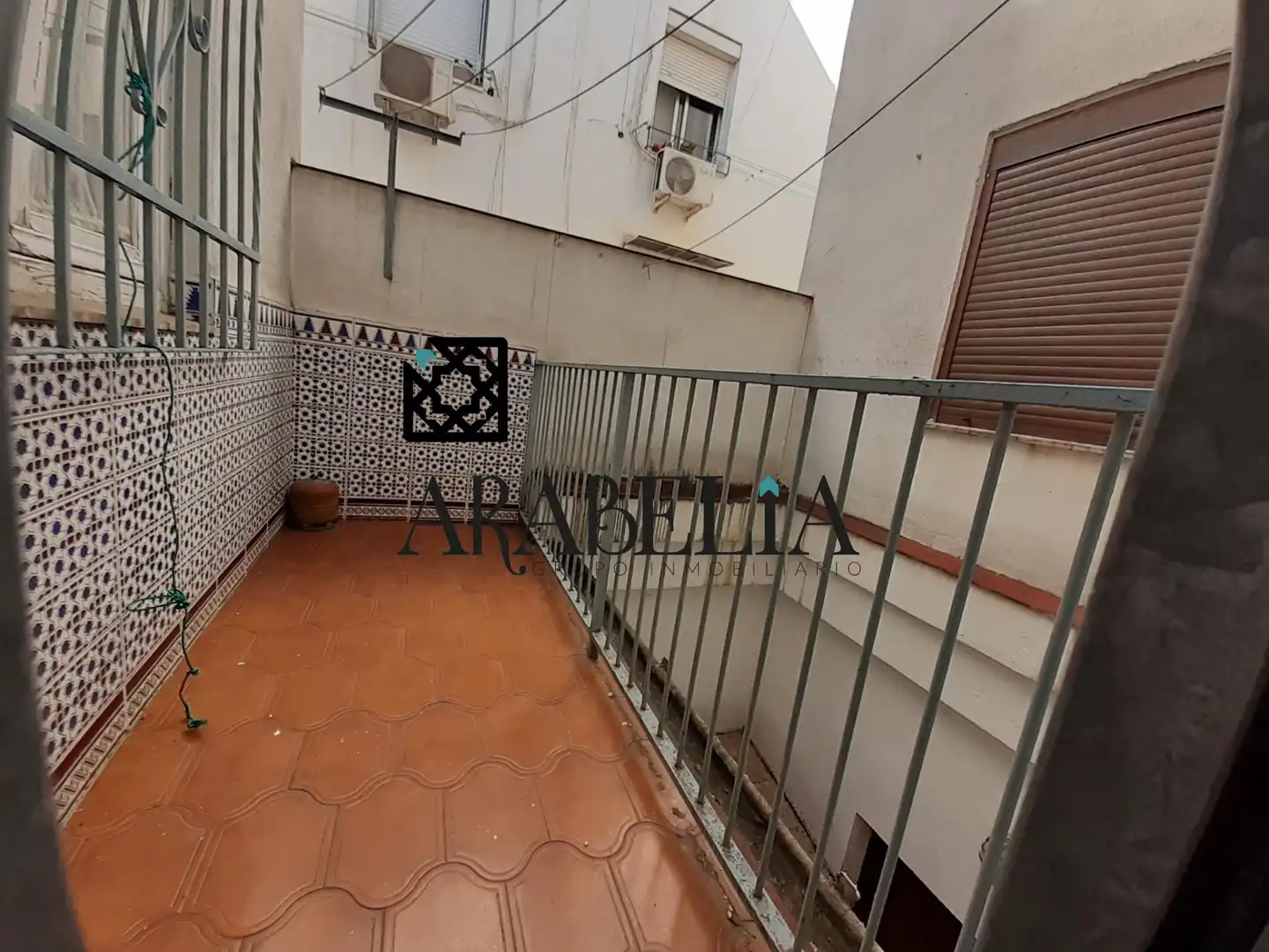 Außenansicht von Wohnung zum Verkauf in Córdoba mit Klimaanlage, Terrasse und Abstellraum