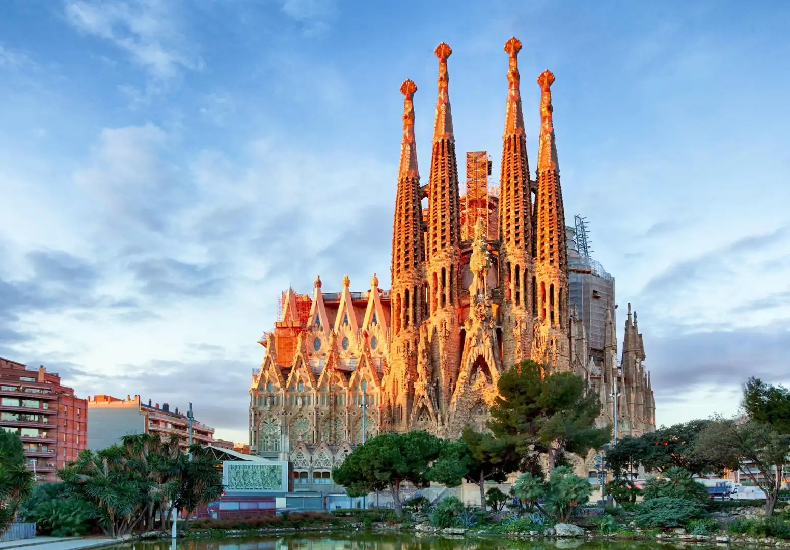 Vista exterior de Edifici en venda en Barcelona