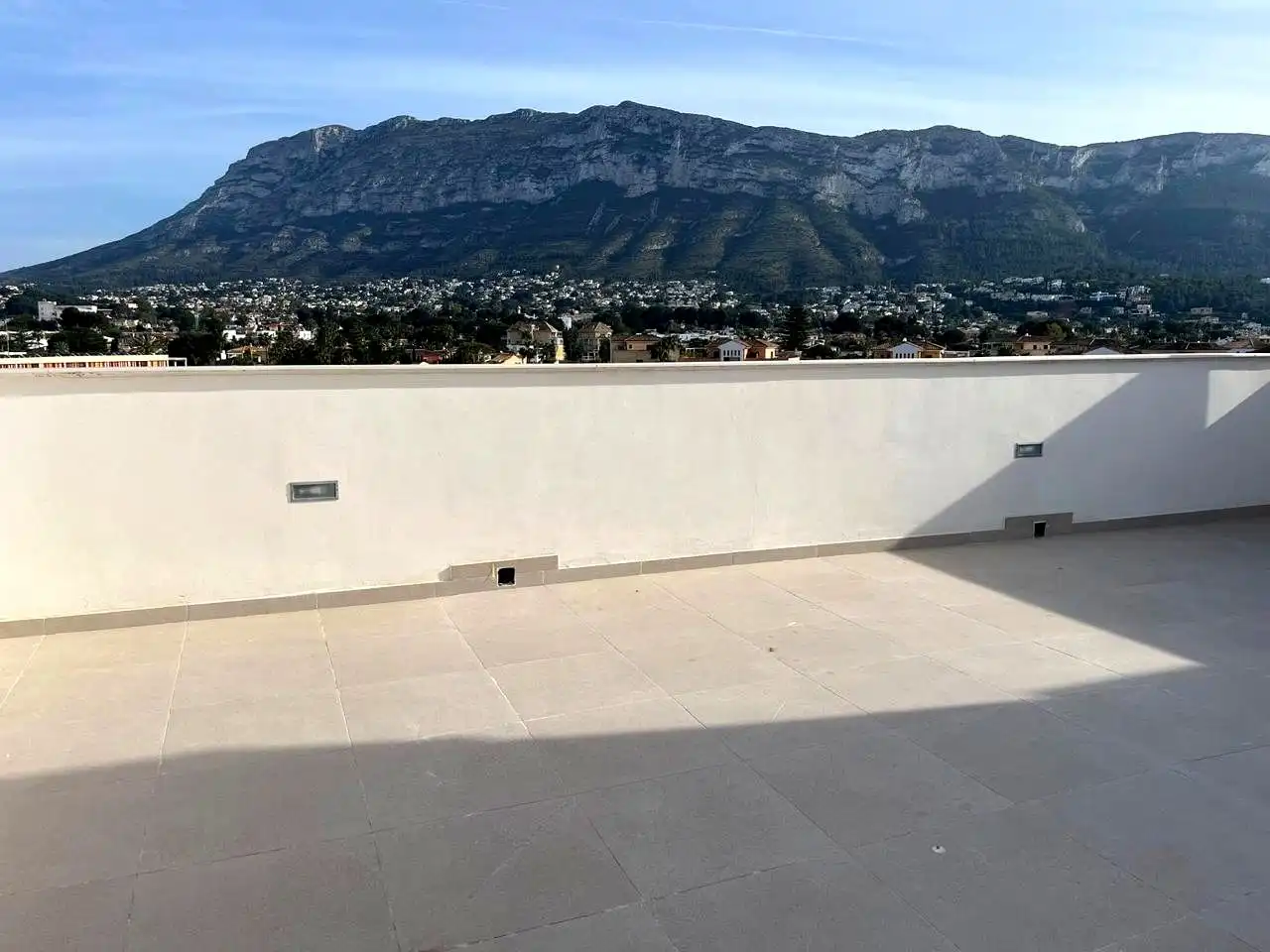 Dachboden zur Miete in De La Corona Boreal, El Montgó