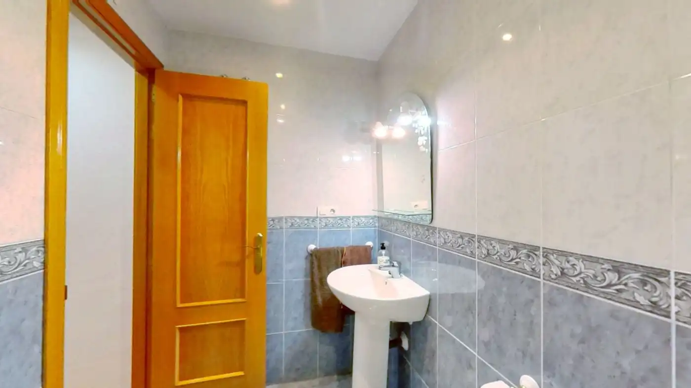 Bathroom of Flat for rent in San Vicente del Raspeig / Sant Vicent del Raspeig  with Furnished and Balcony