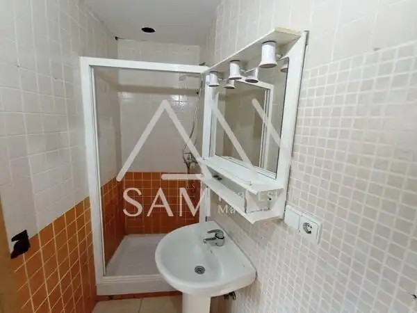 Baño de Planta baja en venta en Nou Barris