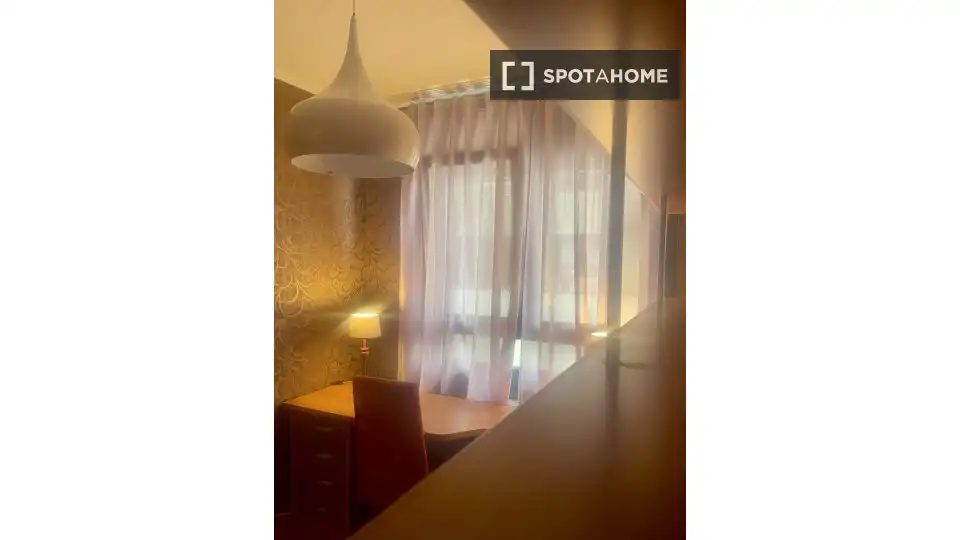 Schlafzimmer von Wohnung zur untervermieten in Erandio mit Klimaanlage, Heizung und Terrasse