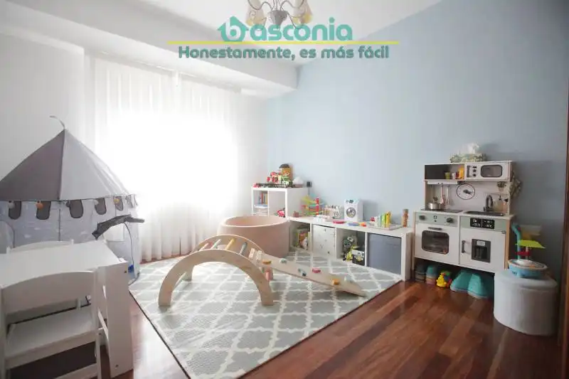 Piso en venta en Basauri  con Amueblado y Balcón