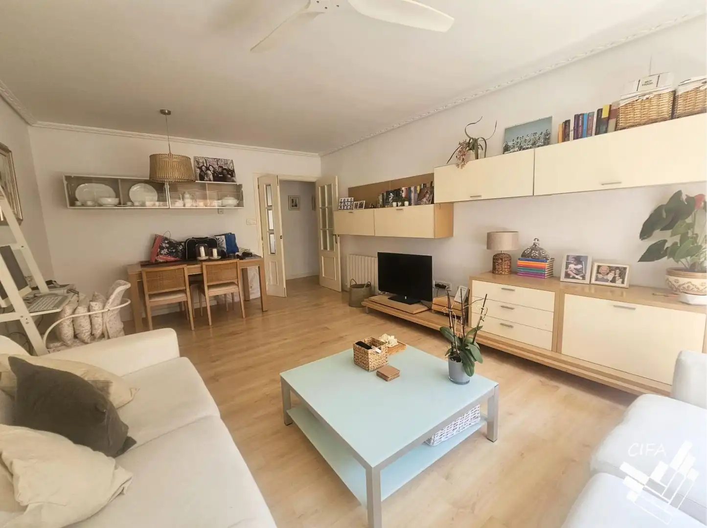 Sala d'estar de Pis en venda en Vinaròs amb Parquet, Moblat i Balcó