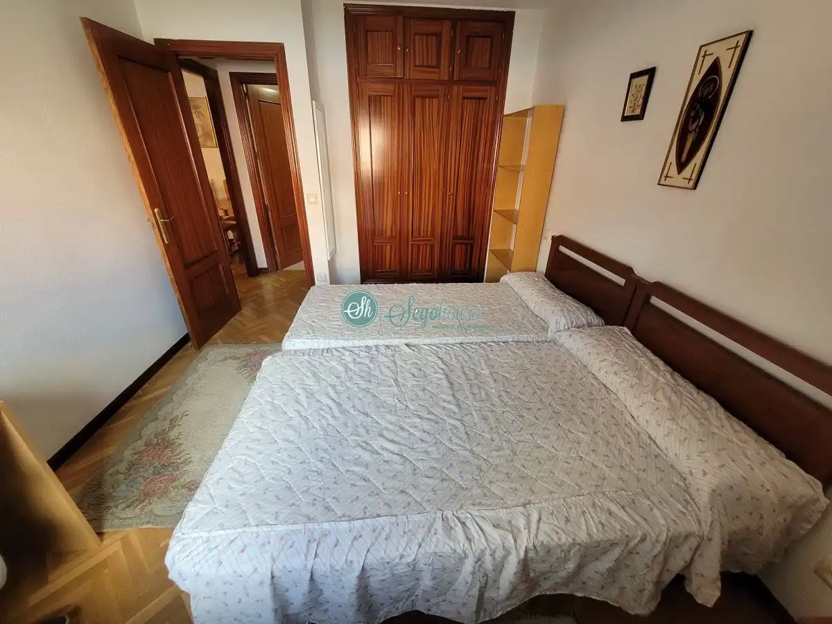 Bedroom of Apartments for sale in Segovia  with Heating, Parquet flooring and Terrace