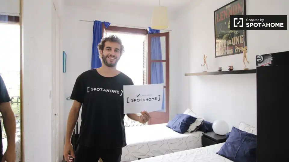 Bedroom of Flat for share in Barcelona  with Air Conditioner and Terrace