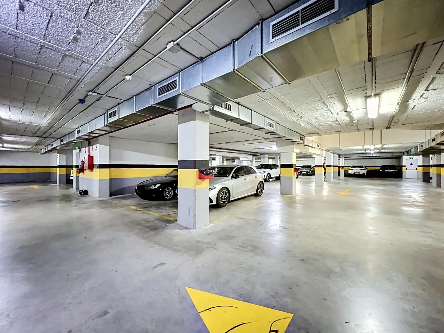 Parking de Piso en venta en Almería con Aire acondicionado, Calefacción y Terraza