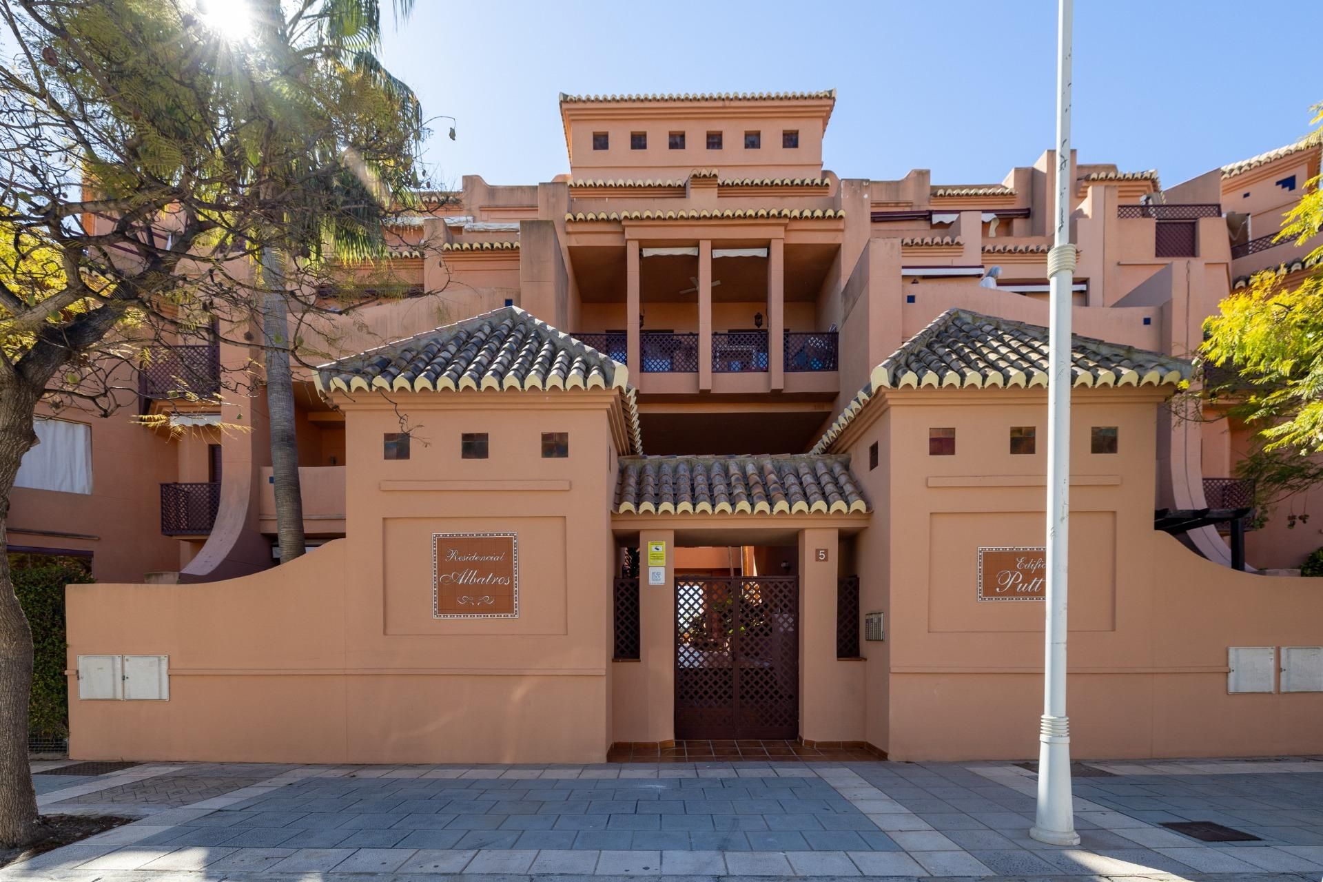 Vista exterior de Àtic en venda en Motril amb Aire condicionat, Terrassa i Traster