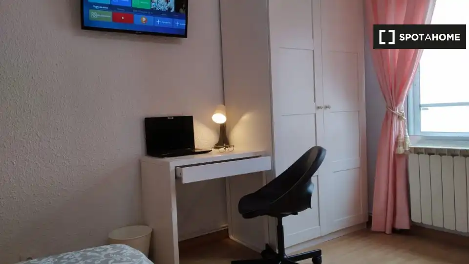 Bedroom of Flat for share in Zaragoza  with Air Conditioner, Heating and Furnished