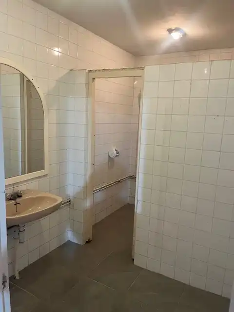 Baño de Nave industrial de alquiler en Camargo