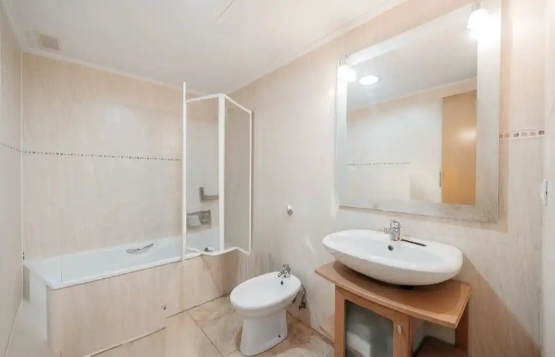 Casa aparellada amb terrassa en venda a Centro, imagen 2