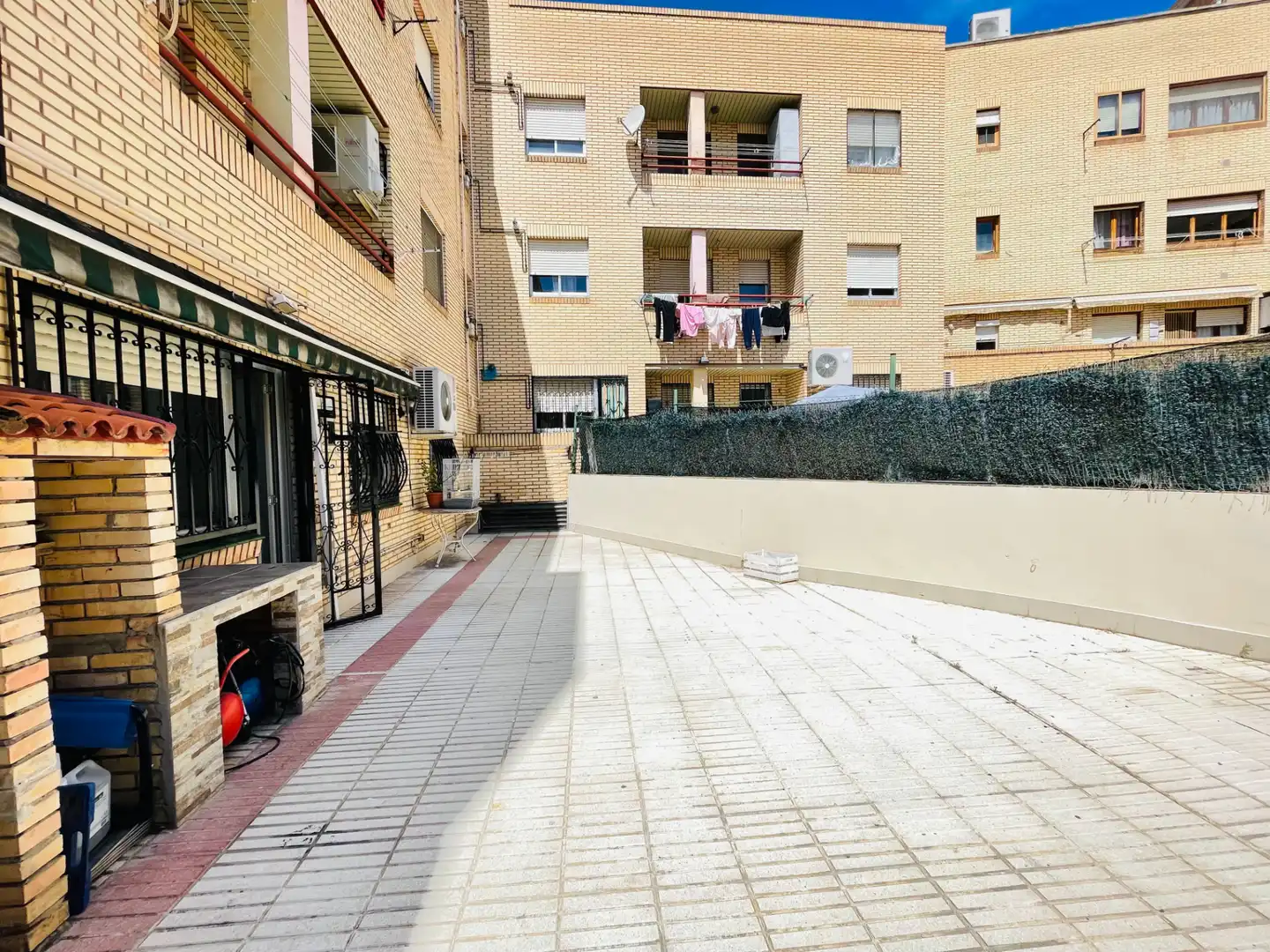 Vista exterior de Piso en venta en Zaragoza con Aire acondicionado, Calefacción y Jardín privado