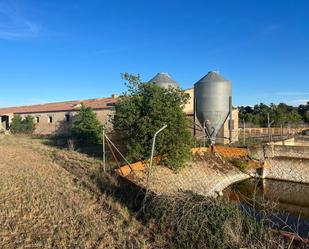 Vista exterior de Nau industrial en venda en Fuentepelayo