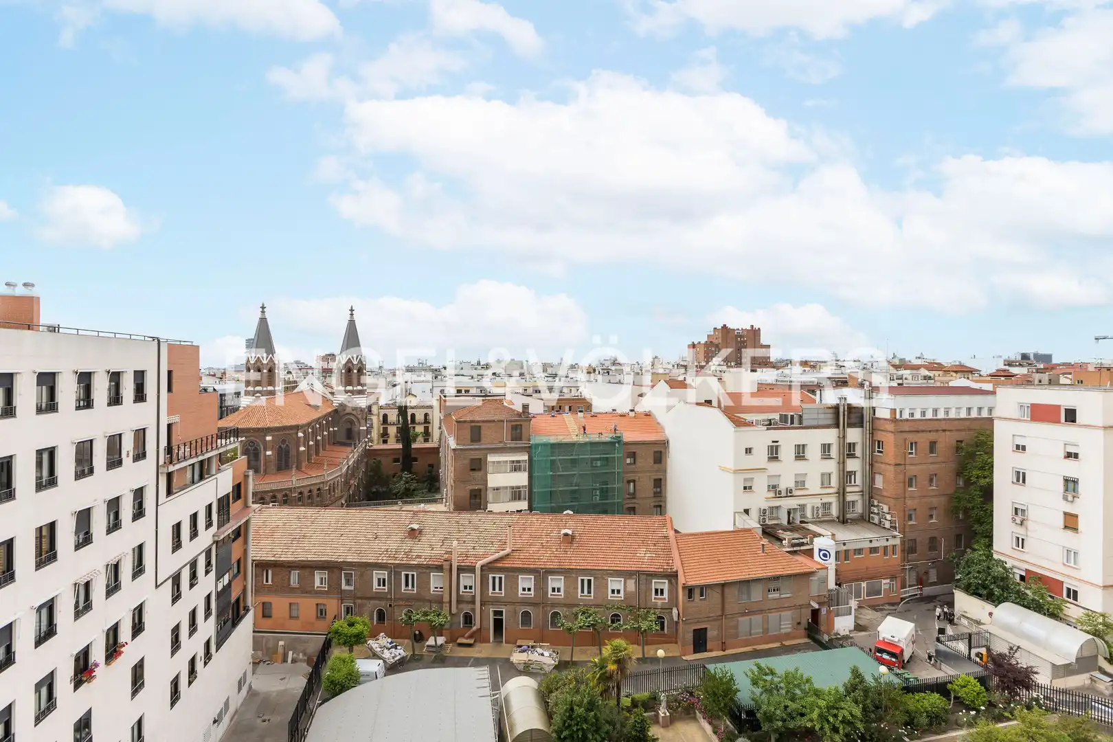 Vista exterior de Àtic de lloguer en Madrid amb Aire condicionat, Calefacció i Terrassa