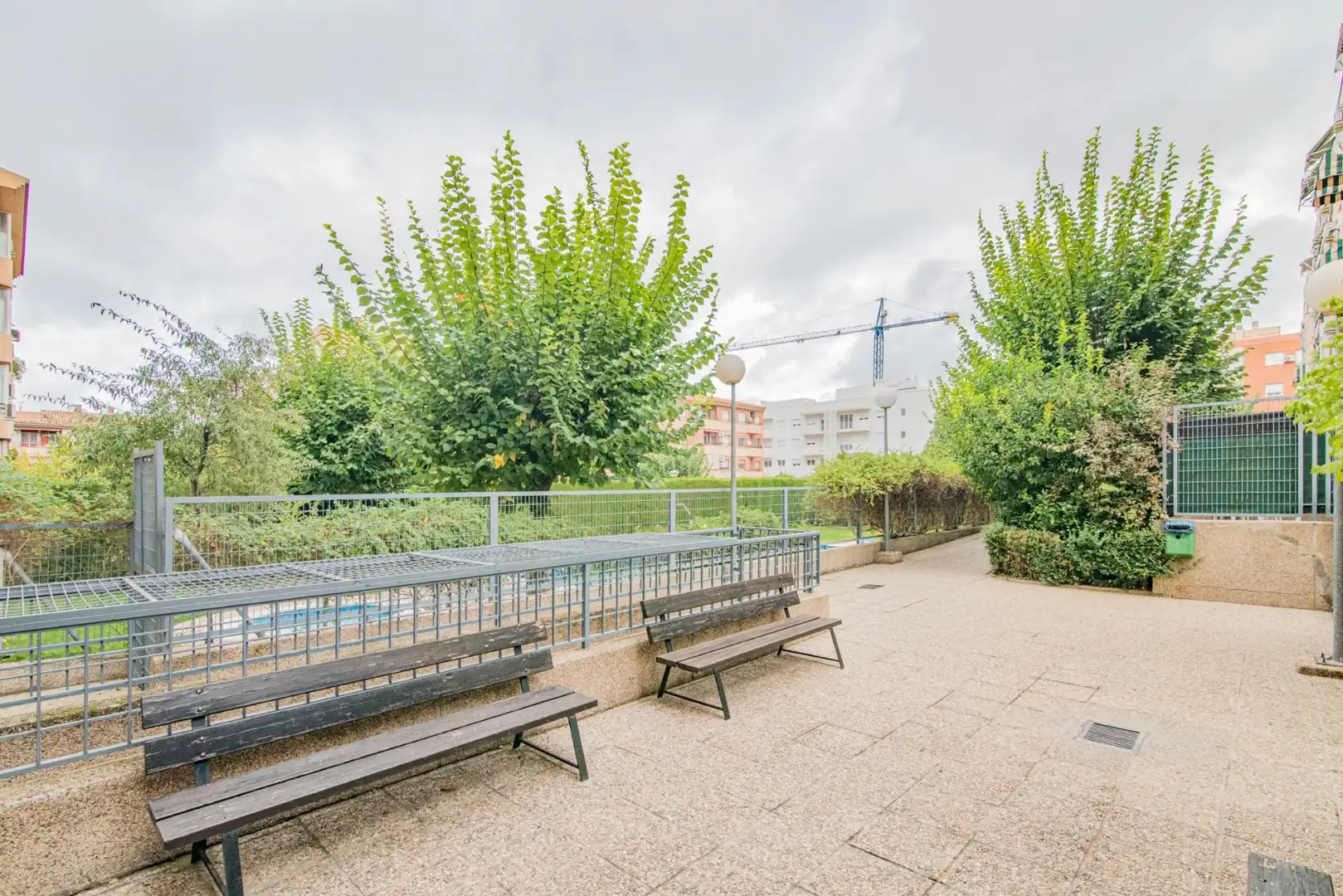 Piscina de Pis de lloguer en Granada amb Calefacció, Terrassa i Moblat