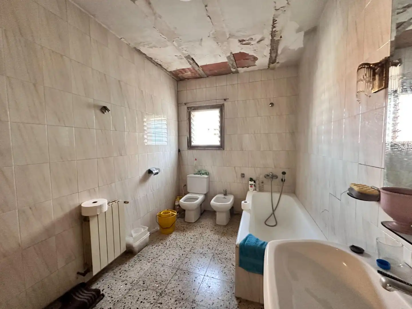 Bany de Casa o xalet en venda en Montcada i Reixac amb Traster