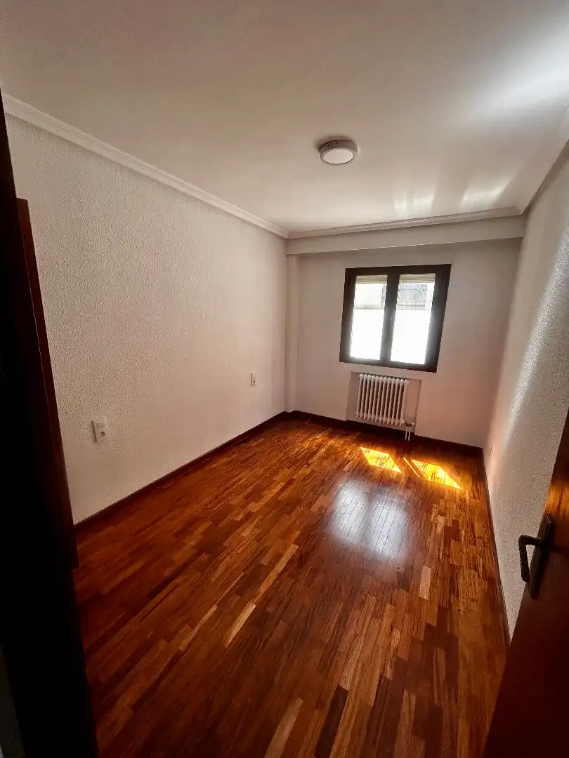 Habitación de Piso de alquiler en Ávila con Calefacción, Parquet y Horno