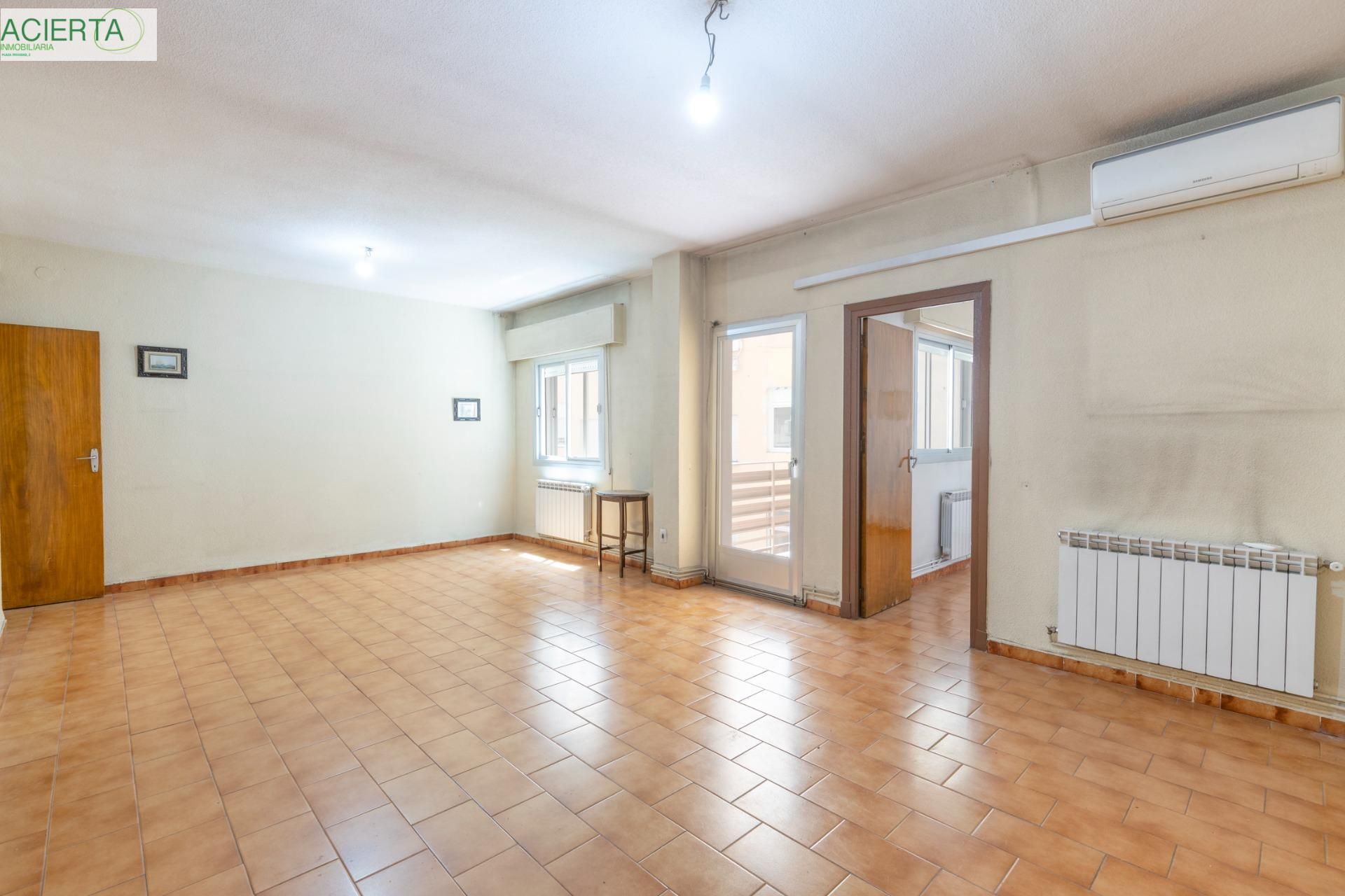 Piso en venta en  Granada Capital con Terraza y Balcón