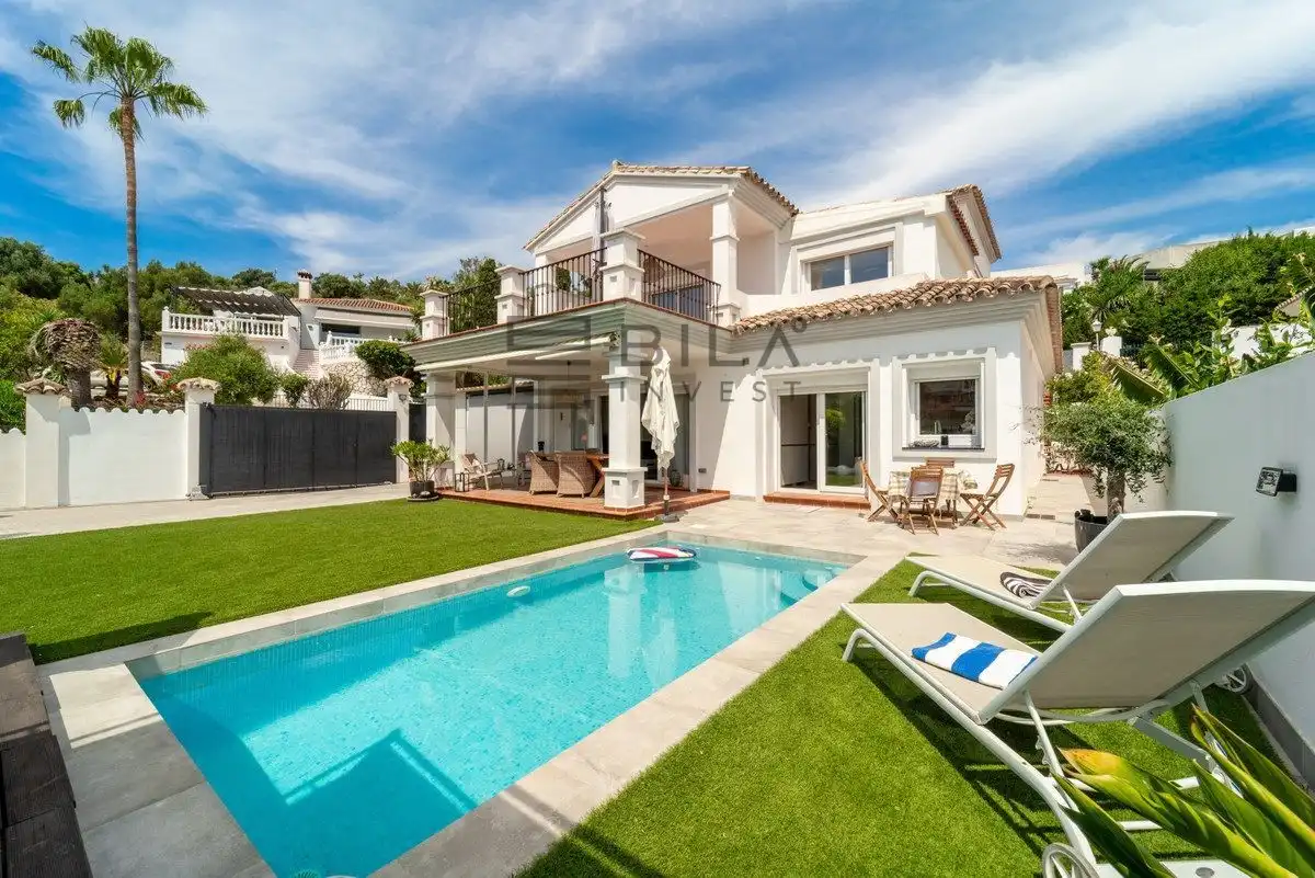Chalet con piscina en venta en Cerros del Aguila